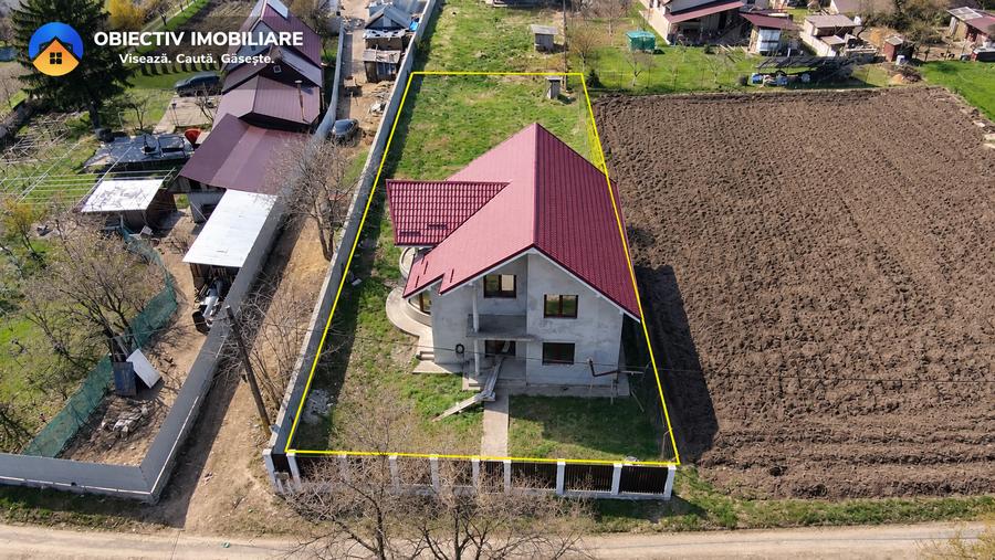 Casă individuală cu 4 camere cu Teren 953 Mp în Gura Văii