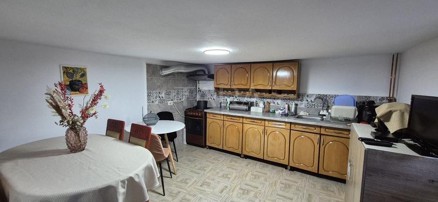 Casă individuală cu 4 camere cu Canalizare în Iris