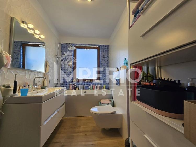 Duplex cu 4 camere cu Canalizare în Europa