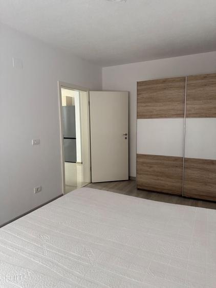 Apartament cu 2 camere semidecomandat în Girocului