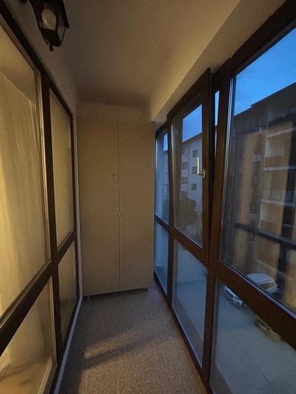 Apartament cu 2 camere semidecomandat în Roșu