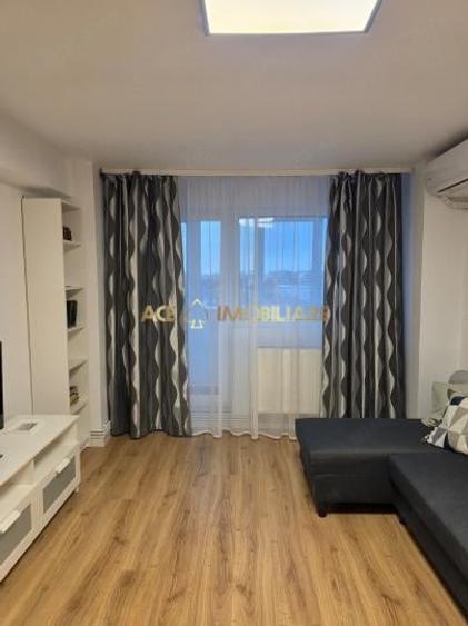 Apartament cu 3 camere semidecomandat, mobilat în Crângași