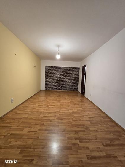 3 camere zona P-?a centrala priveli?te spre padure si raul Bistri?a! - 14