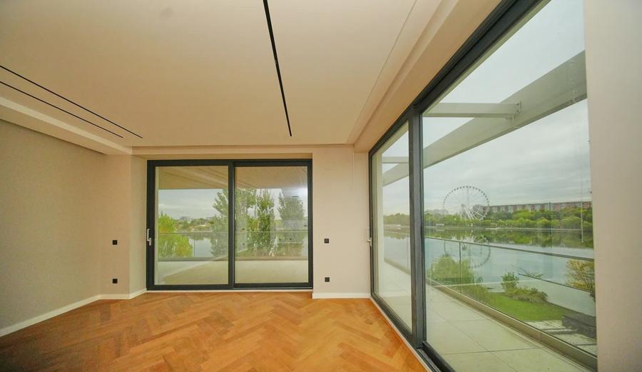 Apartament cu 4 camere decomandat în Floreasca