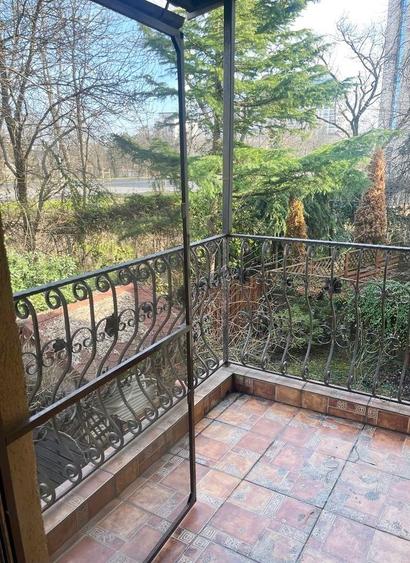 Casă individuală cu 7 camere cu Canalizare în Floreasca