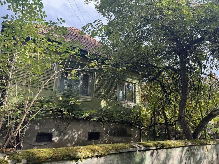 Casă cu 4 camere în Central