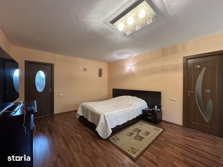 Casă cu 6 camere cu Teren 2250 Mp în Fulga