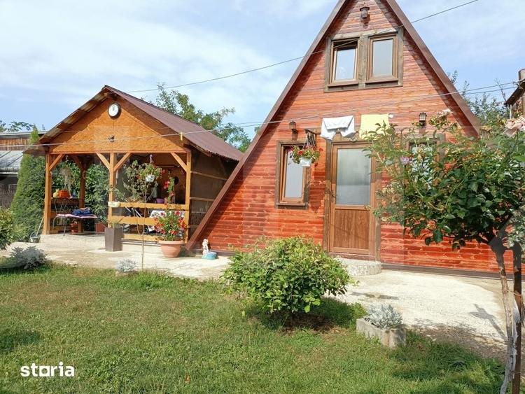 Casă cu 2 camere cu Teren 1326 Mp în Central