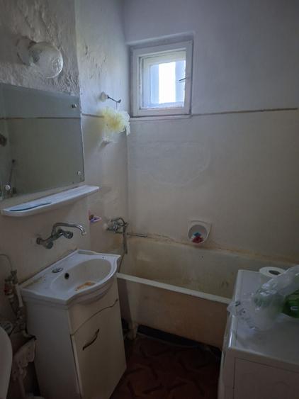 Apartament cu 3 camere nedecomandat în Obor
