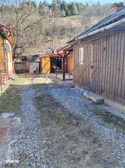 Casă cu 3 camere semidecomandat cu Teren 418 Mp în Florești
