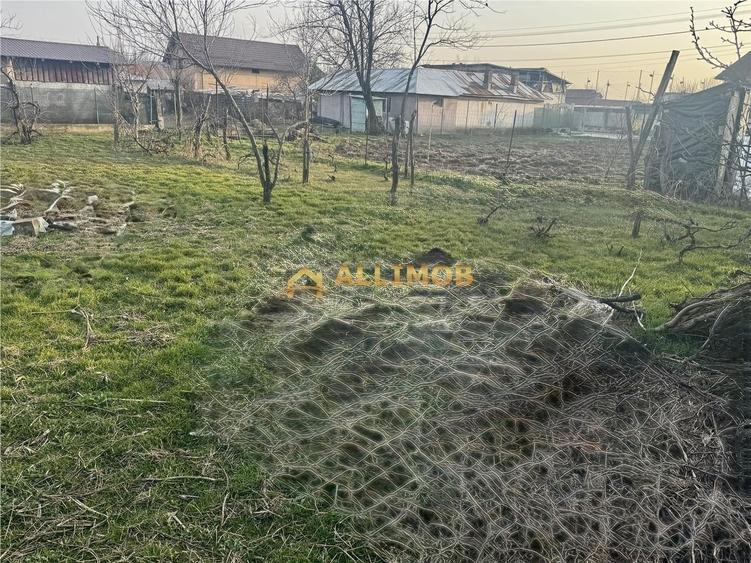 Casă cu 2 camere cu Teren 758 Mp în Central