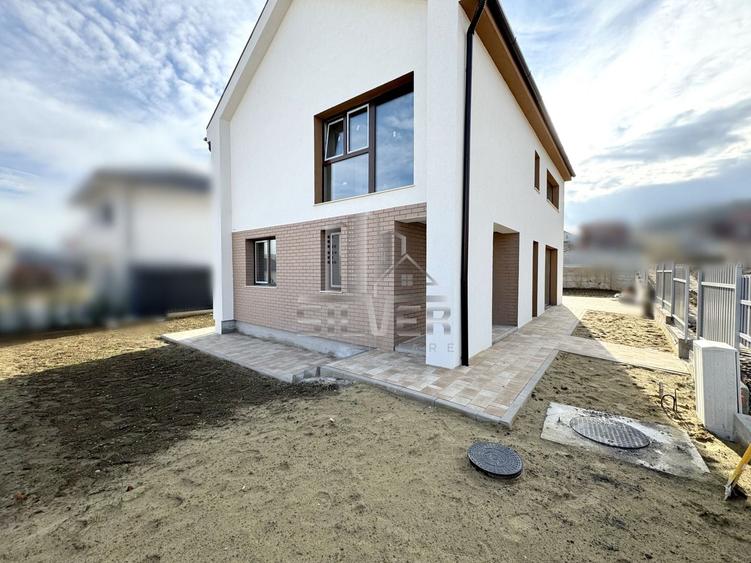 Casă individuală cu 5 camere cu Canalizare în Chinteni
