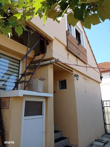 Casă cu 4 camere în Lazaret