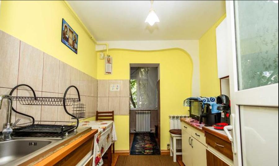 Apartament cu 2 camere decomandat în Poarta 6