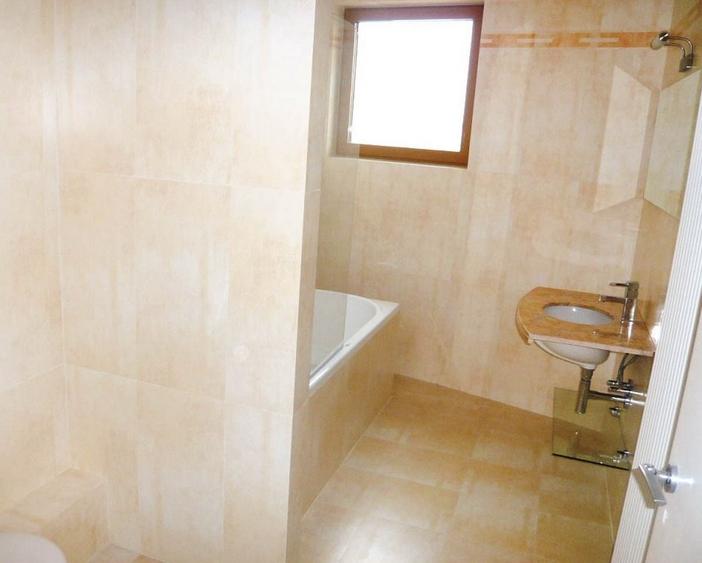 Penthouse cu 3 camere decomandat, mobilat în Primăverii