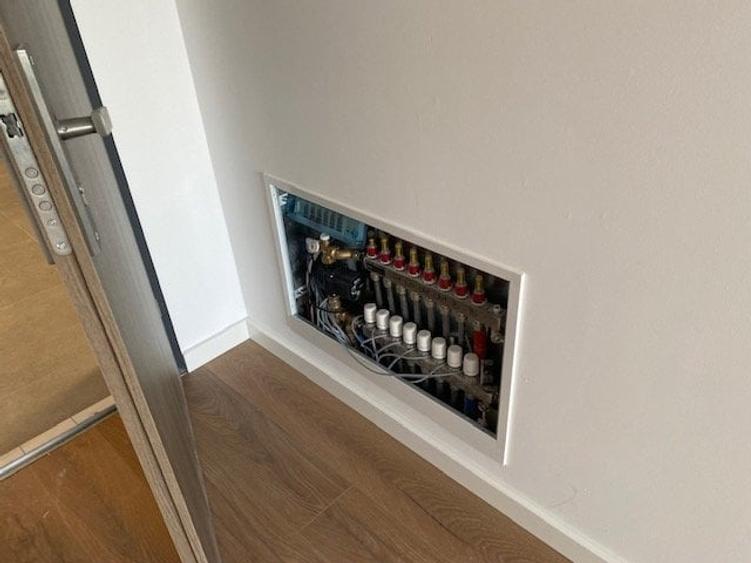 Apartament cu 3 camere nedecomandat în Aradului