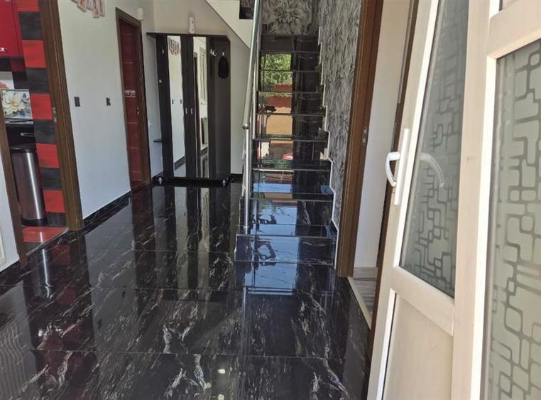 Casă individuală cu 4 camere cu Canalizare în Central