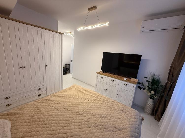 Apartament cu 3 camere decomandat, mobilat în Central