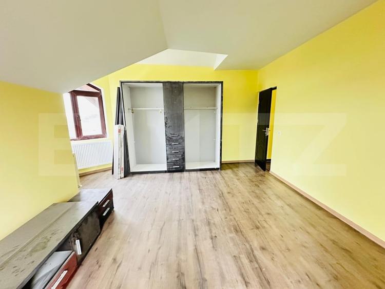 Casă individuală cu 5 camere cu Canalizare în Bucium