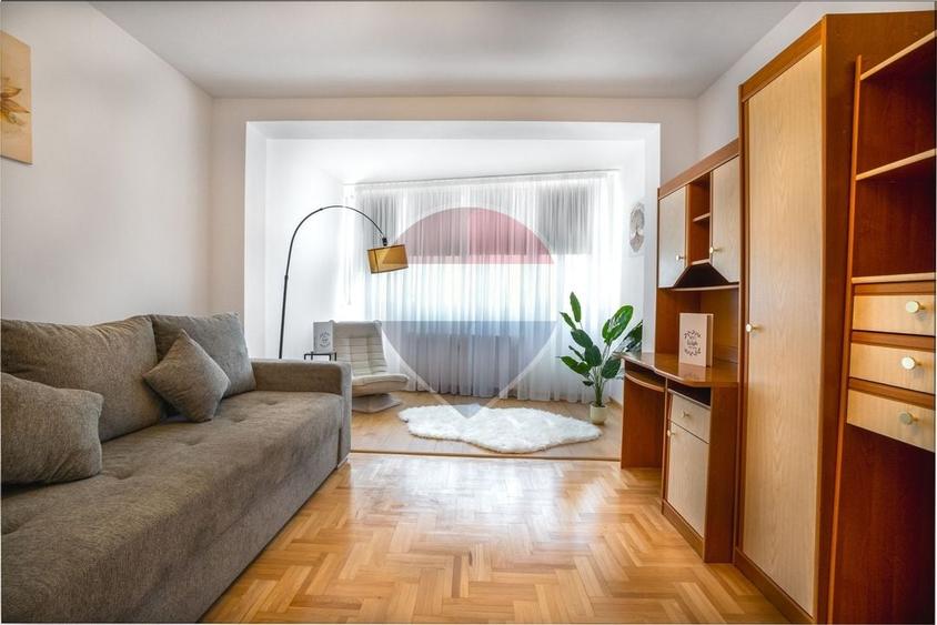 Apartament cu 3 camere decomandat, mobilat în Vlahuță