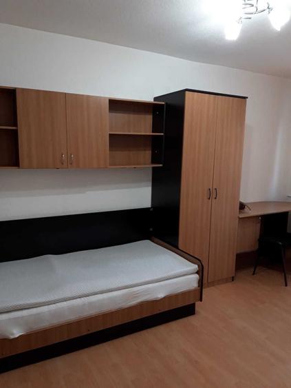 Garsonieră decomandată în Central