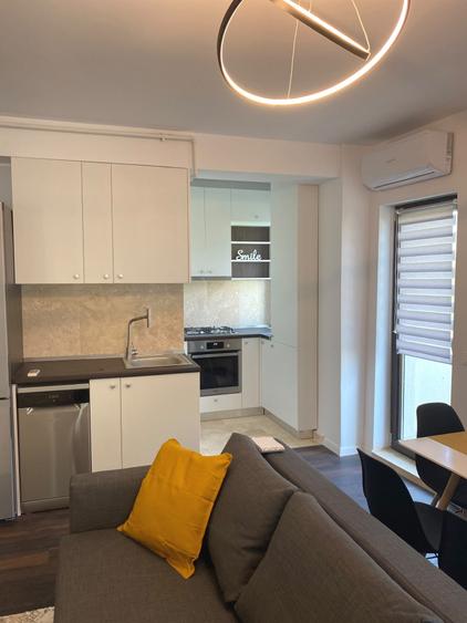 Apartament cu 3 camere semidecomandat, mobilat în Dămăroaia