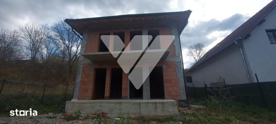 Casă cu 4 camere cu Teren 846 Mp în Central