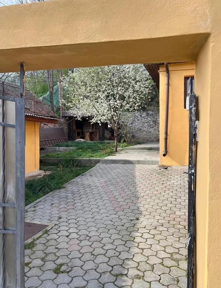 Casă cu 4 camere cu Teren 150 Mp în Central