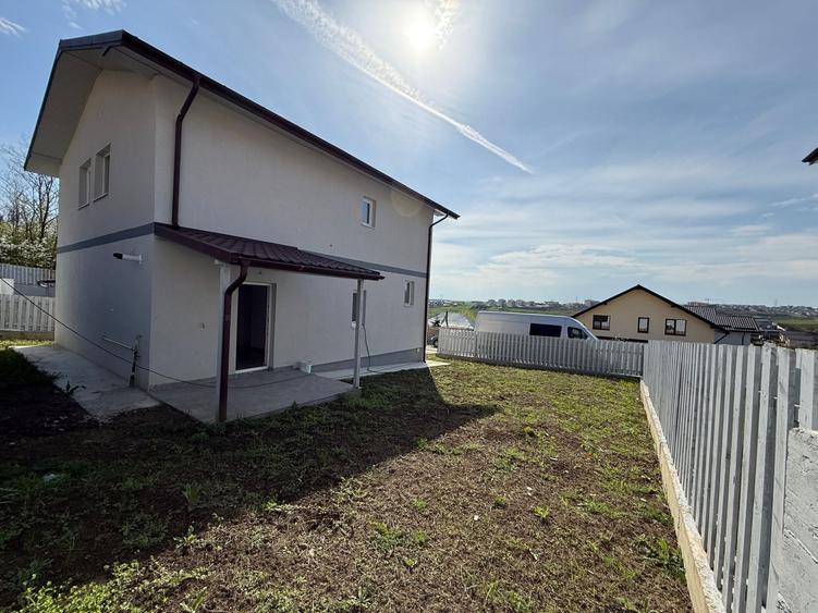 Casă individuală cu 4 camere! Dormitor la parter și 600mp teren! Comision 0% - 3