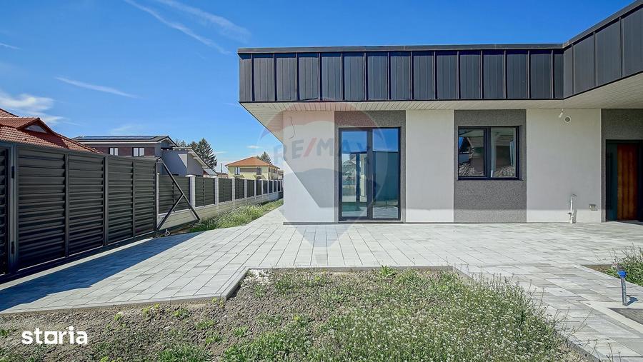 Casă cu 5 camere cu Teren 657 Mp în Florilor