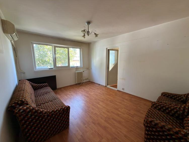 Apartament cu 2 camere semidecomandat, mobilat în Republicii