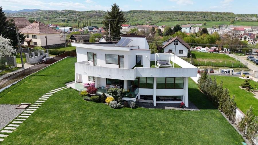 Vila de lux 5 camere +1500mp teren Cisnadie - 17