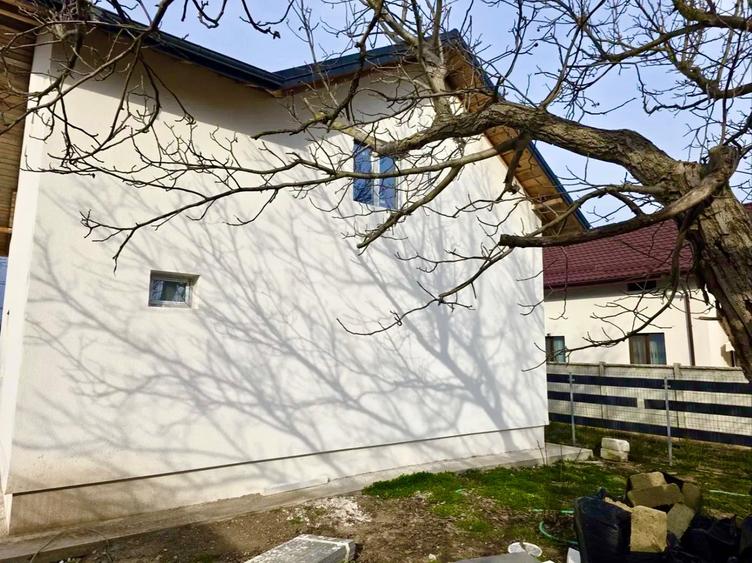 Casă individuală cu 4 camere cu Teren 700 Mp în Căciulați