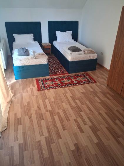 Casă cu 4 camere cu Teren 1000 Mp în Central