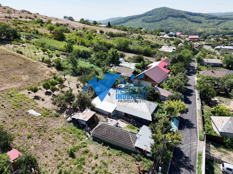 Casă individuală cu 4 camere cu Canalizare în Telița