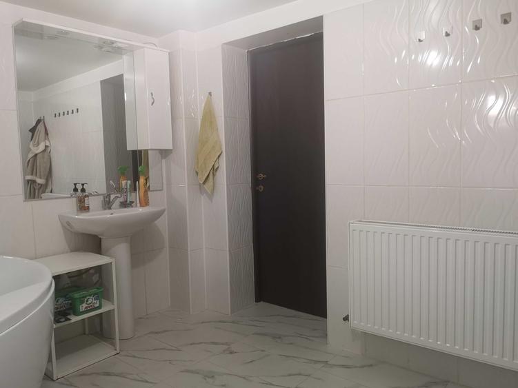 Casă cu 4 camere în Comana