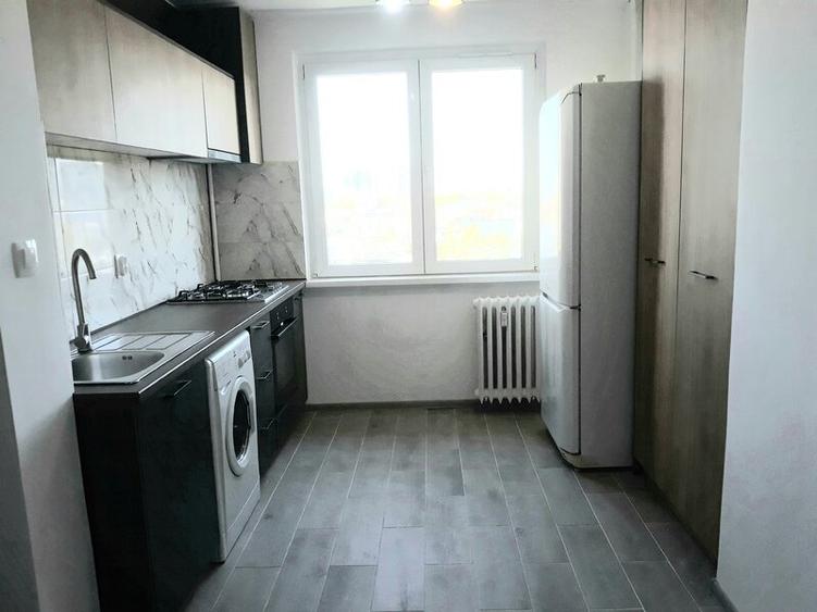 Apartament cu 3 camere semidecomandat, mobilat în Colentina