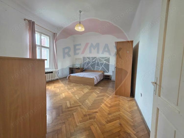Apartament cu 3 camere decomandat, mobilat în Vitrometan