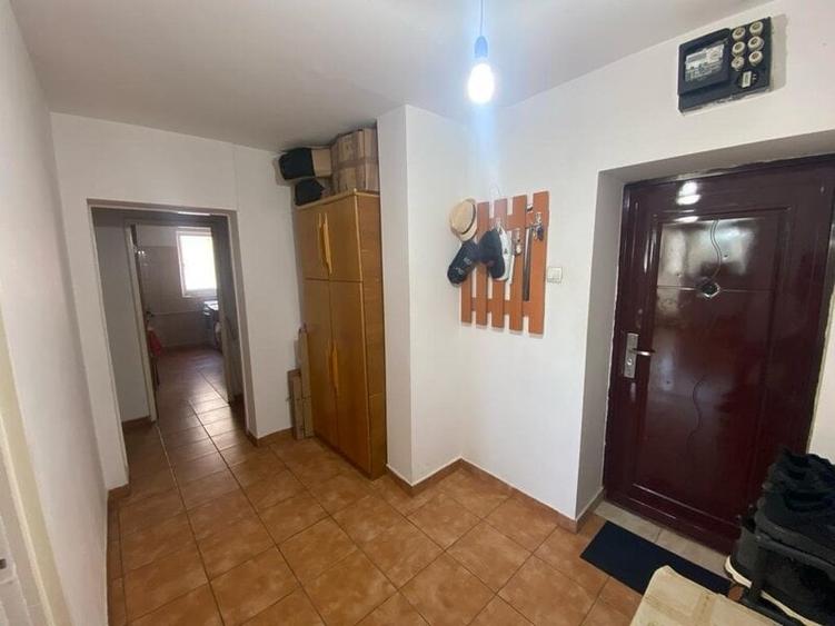 Apartament cu 3 camere decomandat în Colentina