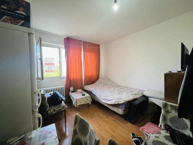 Garsonieră decomandată în UMT