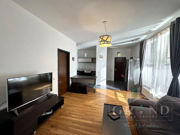 Apartament cu 2 camere semidecomandat, mobilat în Semicentral