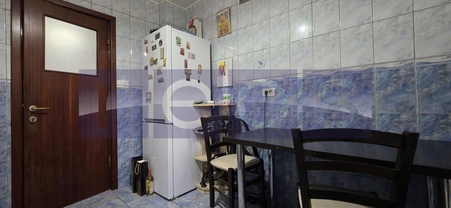 Apartament cu 3 camere decomandat în Dristor