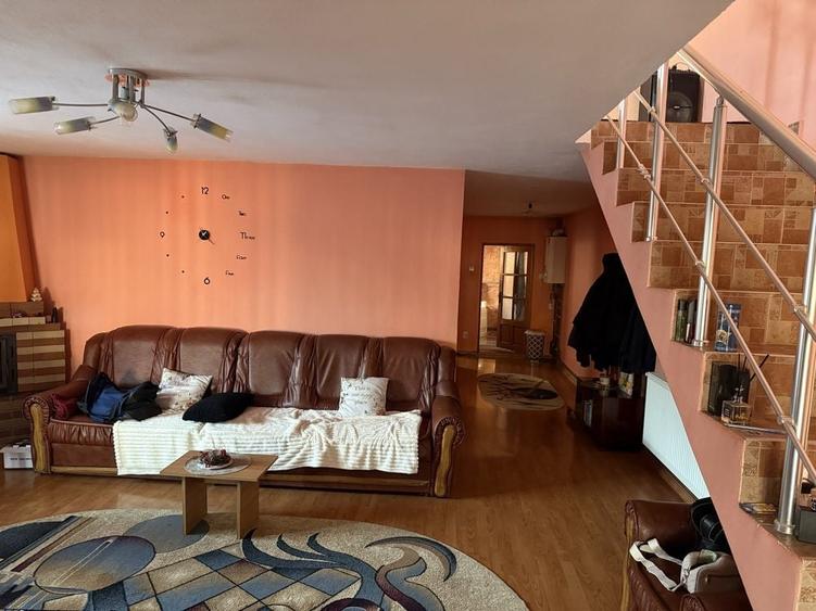 Casă cu 4 camere în Bucov
