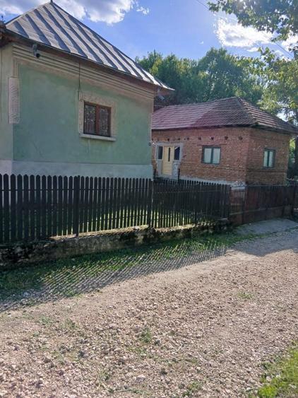 Casă cu 4 camere în Valea Rumâneștilor