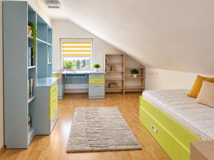Apartament cu 4 camere decomandat în Florești