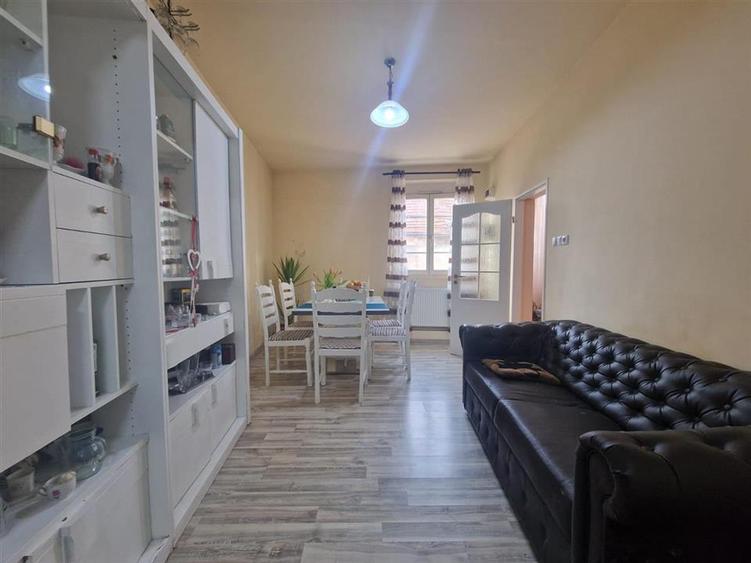 Casă cu 3 camere cu Teren 243 Mp în Central