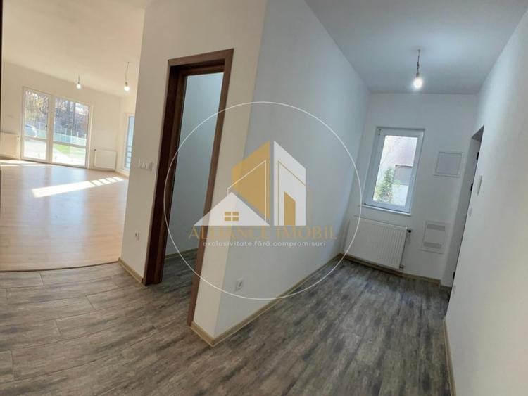 Apartament cu 4 camere decomandat în Sud