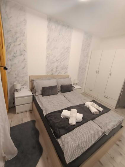Apartament cu 2 camere semidecomandat în Florești