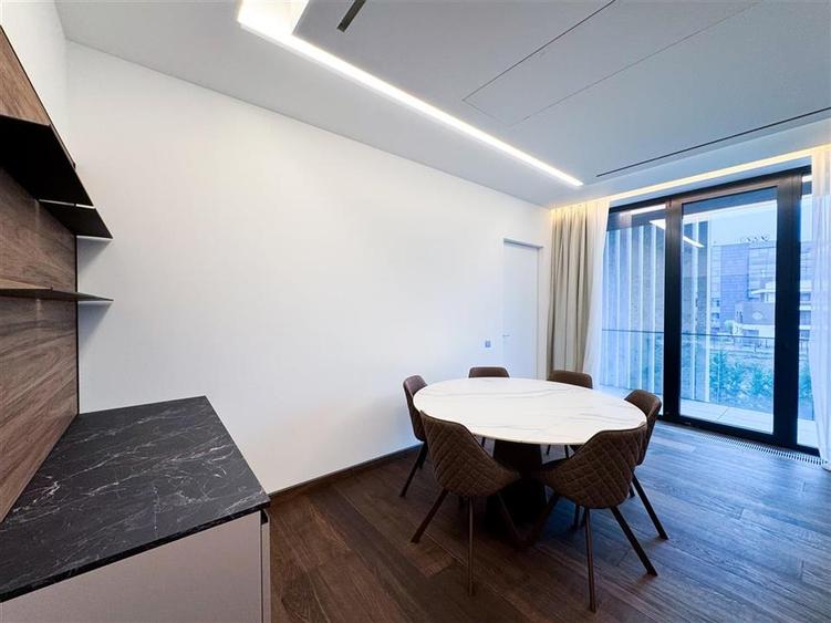 Apartament cu 5 camere decomandat, mobilat în Kiseleff