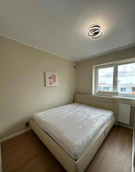 Apartament cu 2 camere decomandat, mobilat în Central